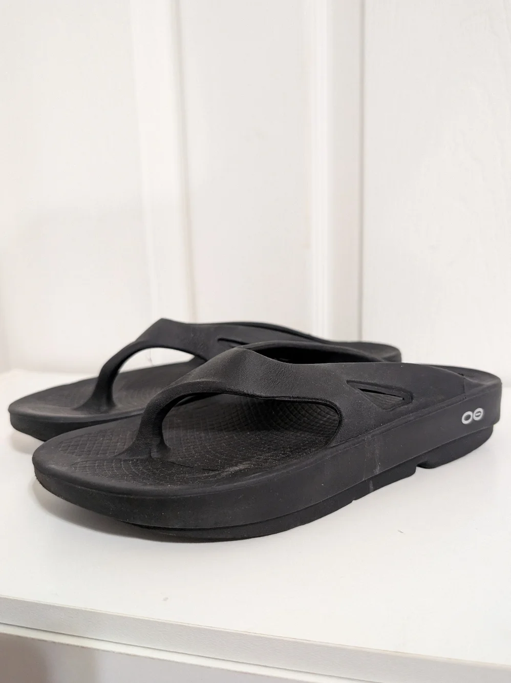 OOFOS Ooriginal Thong Flip Flop Sandals Black Unisex Mens Size 6 Womens 8